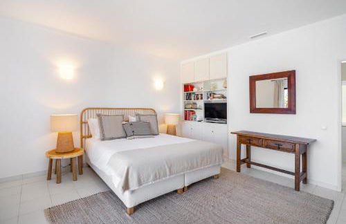 Luxury Private Family Villa with Pool AC & Parking - Foto 19