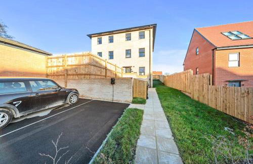 Opulent 2BR 2BA House with FREE Parking - Photo 28