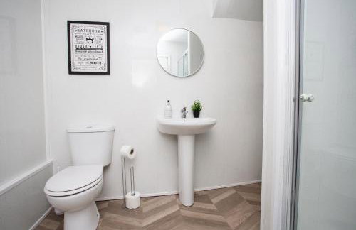 Characterful 2BR Victorian in Prime Jesmond - Fast WiFi & Walk to Station! - Foto 29