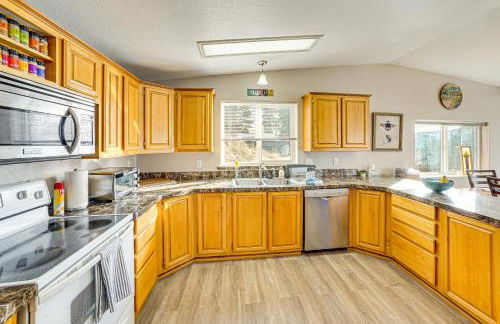 Walk to Marina Harrison Cabin with Lake View! - Foto 10