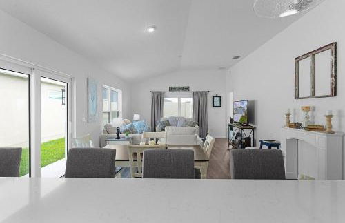 Cozy Family Stay- Queen-Double-Twins Bed- Full Kitchen-Netflix-Golf Cart-WiFi - Photo 17