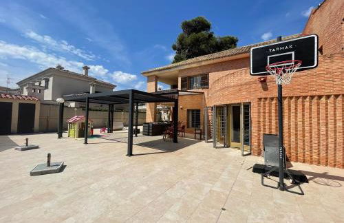 Villa con barbacoa para familias - Foto 10