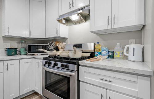 Entire Private Home with 3 Bedrooms 2 Bathrooms, Gated Yard, Garage, Hot Tub, 4-Beds, Golf, Mira Mesa, Available Now - Photo 40