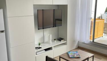 Studio vue port, belle terrasse, piscine - Photo 5