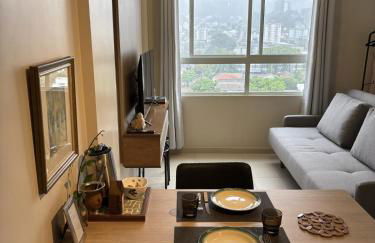 Studio completo no centro com garagem coberta e vista - Foto 7