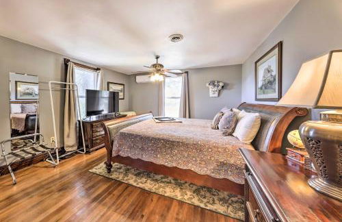 The Farm House with Deck and Historic Charm! - Foto 21