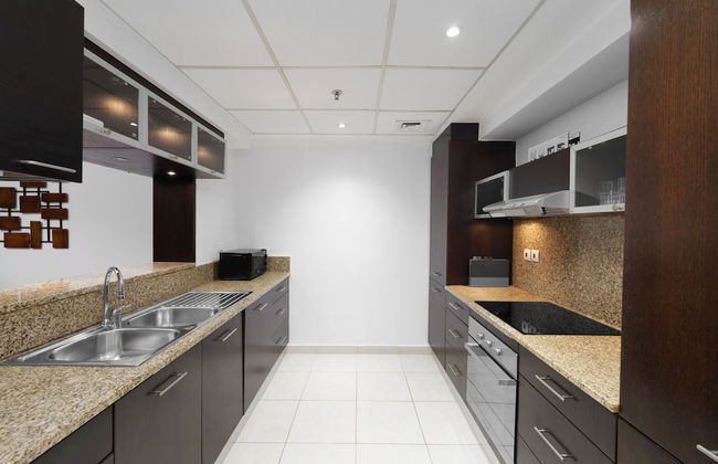 Maison Privee - Dreamy Apt with Jaw-Dropping Marina Views - Photo 9