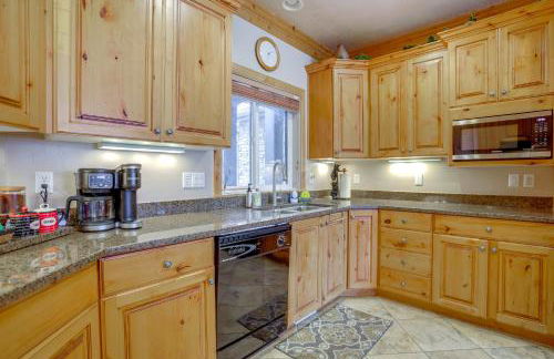 High-End Huntsville Condo with Private Hot Tub! - Foto 6