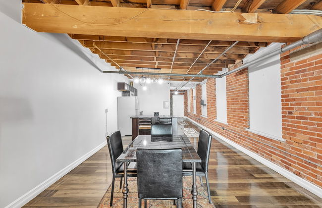 Stylish Chic Retreat At Lafayette Lofts 1 Bedroom Apts by RedAwning - Foto 2