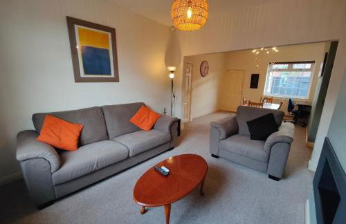 Victorian Semi Detached House behind the High Street - Foto 4