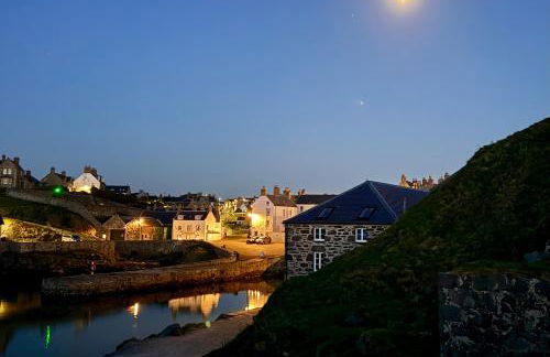 Modern Coastal Retreat, 5-Bedroom, 4-Bathroom Home, with Parking in Portsoy - Foto 53