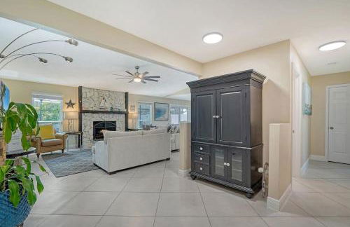 Beautiful Home - Oasis Backyard with Heat Pool - Foto 73