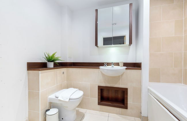 Idyllic 2 Bed Flat with Balcony in Canada Water - Foto 27