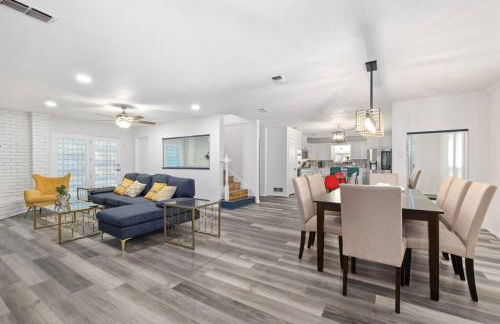 Newly remodeled 5BR 3BA w/pool 16 ppl - Photo 56