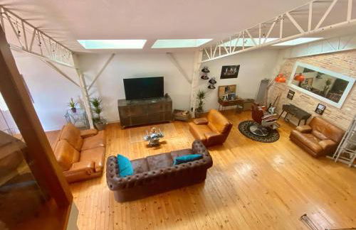 Superbe LOFT centre-ville - Sauna - parking privé -Clim- 1 à 10personnes - Foto 10