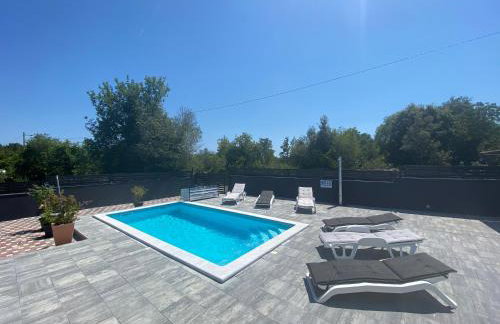 Villa Pavicini - with heated pool - Photo 4