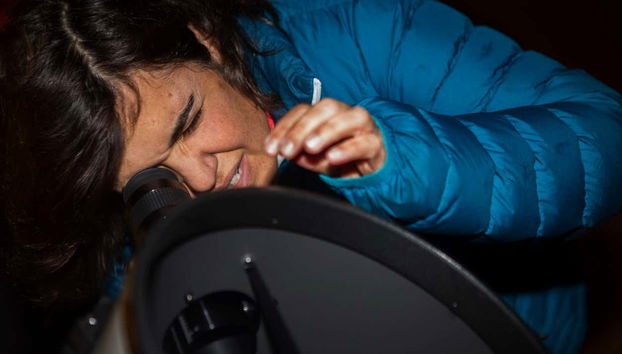 Ammirando il firmamento con il telescopio