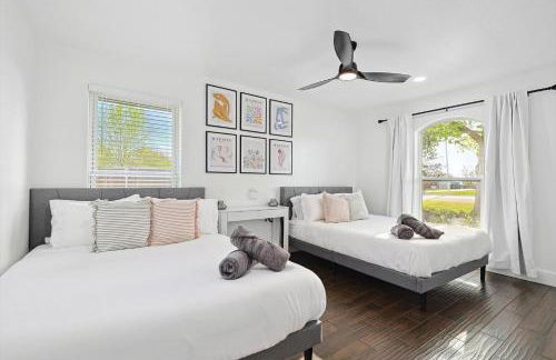 Gorgeous 4BR Holiday Home with Huge Yard and Pool - Foto 26