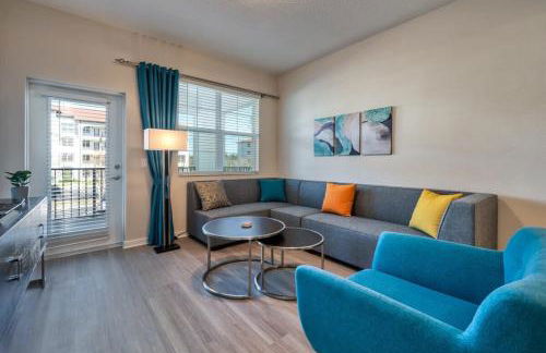 Prime Location-Spacious Condo for 8 Guests - Photo 3