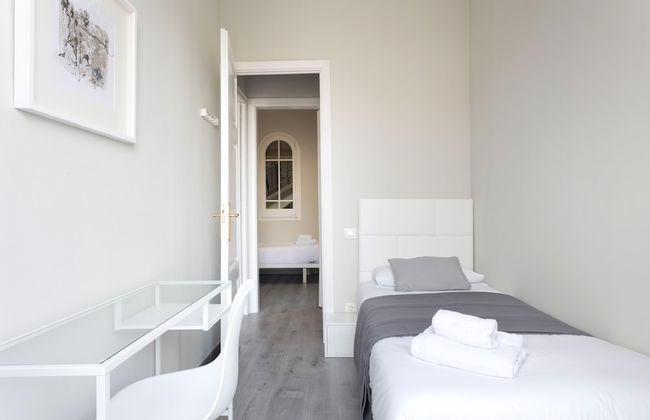 Barcelona Fira Apartments - Photo 19