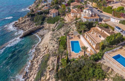 Frontline Villa - Photo 1