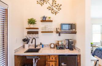 The Kingfisher Cabin 15min to Magnolia Baylor - Photo 24