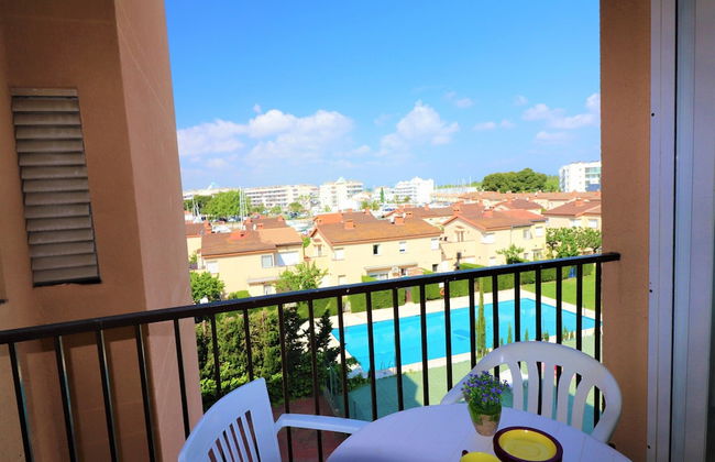 Apartment in Roses Near Sandy Beach - Photo 21