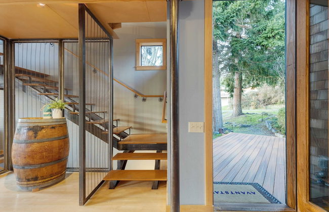 Deck Views, Fire Pit, Pool, 3 Mins to Beach Madrona Tree Retreat by Avantstay - Foto 7