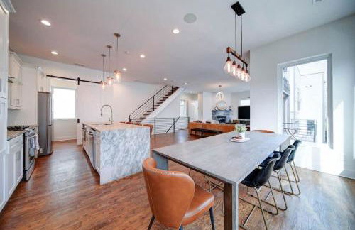 Modern Rooftop Townhome w Hot Tub & Skyline Views - Photo 51