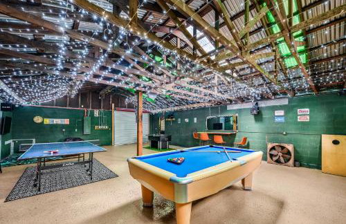 Unique Cabin With Hot Tub Close to Town - Foto 48