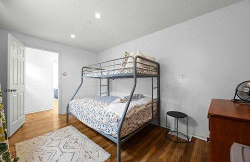 Cozy 2BR Near Bourbon Trail + Backyard Access - Foto 33