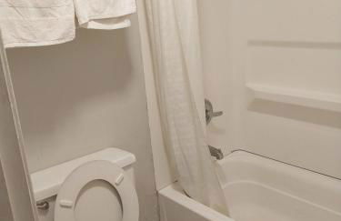 2 Queens Bed Hotel Room 142 - Foto 6