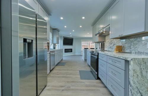 Renovated 5 Bd 3 Ba AC Private Deck Lawn - Foto 40