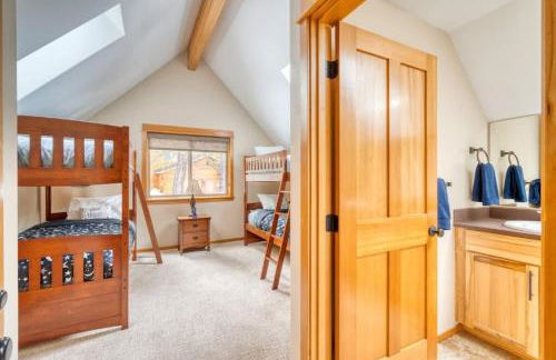 Spring Home 6 - Cozy 4BR Cabin in Black Butte Ranch w Fireplace - Foto 32