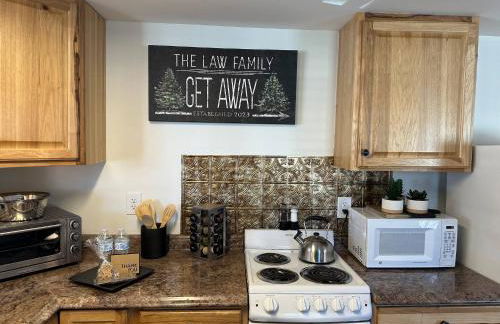 The Chalet - Spacious 7 bedroom near Sugarloaf, on Snowmobile and UTV trails, Hiking, Golf and Flagstaff Lake across the street - Foto 28