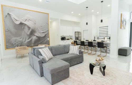 Designer Villa with Heated Pool, BBQ, Firepit, Ideal for Families & Groups - Photo 57