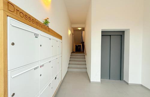 New-three room-Entire Apartment with two Balconies & Garage, Central-Fast Access to City Center - Barmbek -Stadtpark - Foto 8