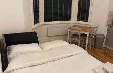 Self Contained Studio Flat Acton Central West London - Foto 2