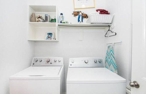 "The Ocean Aire" , 30 secs from the sand! - Photo 25