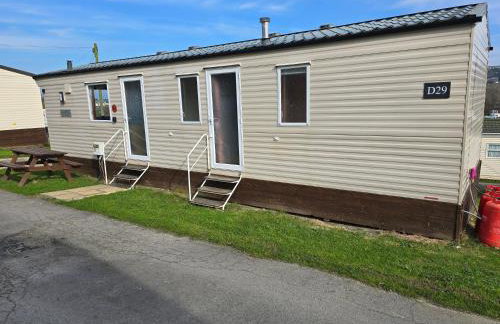 Light and Airy 2 Bedroom Mobile Home - Foto 3