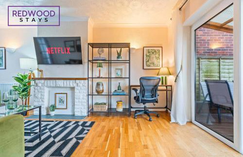 Cosy 3-Bedroom Serviced House with Free Fast WiFi and Parking for 2 Cars By Redwood Stays - Foto 9