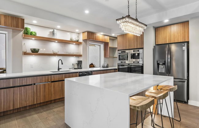 Chalet Monashee-brand New High End W/amazing Views - Photo 10