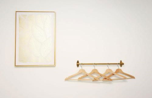 Modern 3 Bed - M4 ACCESS - Wi-Fi - Photo 57