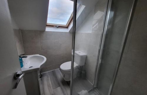 Central 5BR Retreat - Walk to Tube, Explore London - Photo 11