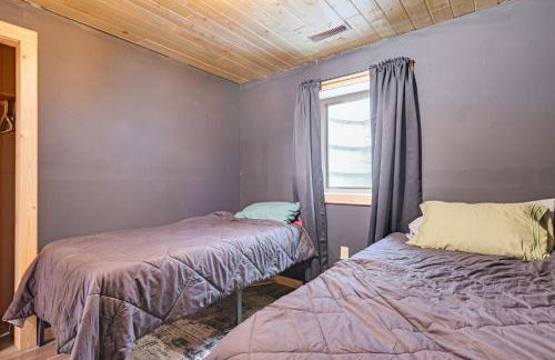 Northwoods Escape Lakeside Retreat with Deck - Foto 21