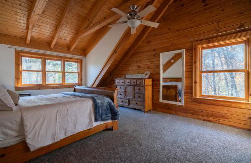 Creekwood Chalet - Hocking Hills with Hot Tub and Near Hiking - Foto 20