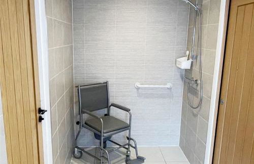 Roe Cottage, Disabled Adapted 2 Bedroom hot tub - Photo 4