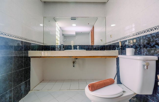 Spacious and Strategic 3BR Kondominium Juanda Apartment - Foto 23