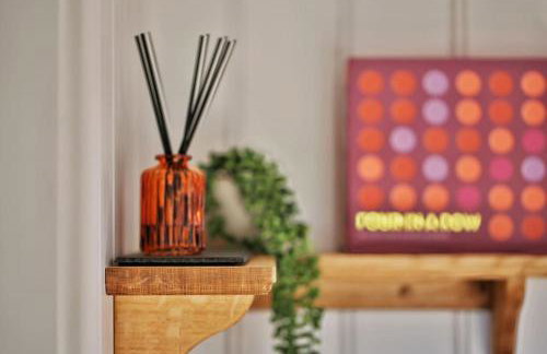 FLORA Luxury Retreat, Private Garden, Views & Hot Tub - Photo 14