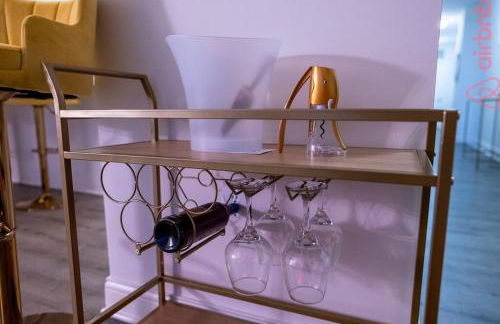 Luxurious 2 Bedroom Downtown City Views! - Foto 7